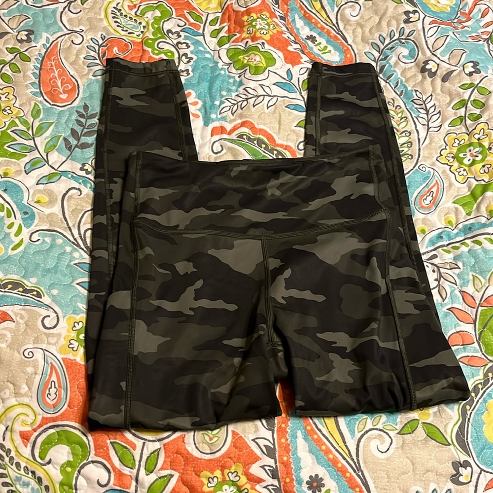 Athleta camo leggings size small